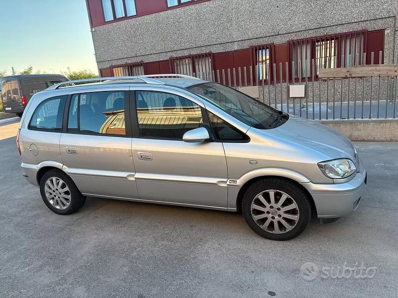 Usata Opel Zafira 125 CV (91 kW) 2004 Grigio Monovolume