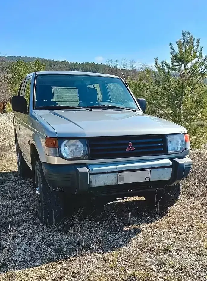 Usata Mitsubishi Pajero 100 CV (73 kW) 1987 Grigio SUV