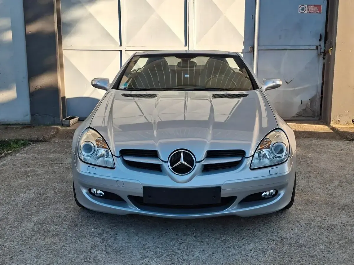 Usata Mercedes SLK280 231 CV (169 kW) 2006 Argento Cabrio
