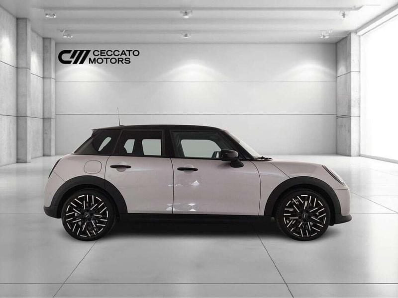 Usata Mini Cooper S Favoured 204 CV (150 kW) 2025 Melting silver iii Utilitaria
