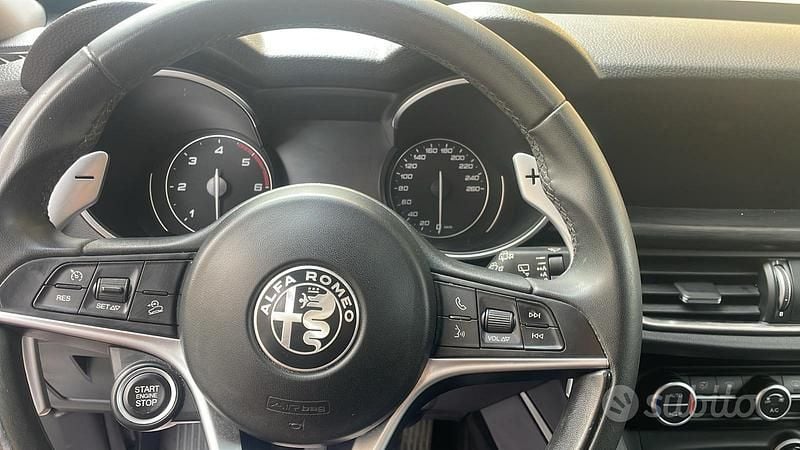 Usata Alfa Romeo Stelvio Executive 189 CV (139 kW) 2018 Bianco SUV