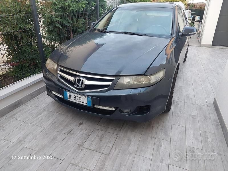 Usata Honda Accord 141 CV (103 kW) 2007 Nero Berlina
