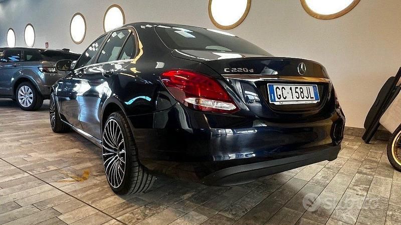 Usata Mercedes C220 194 CV (142 kW) 2019 Blu Berlina
