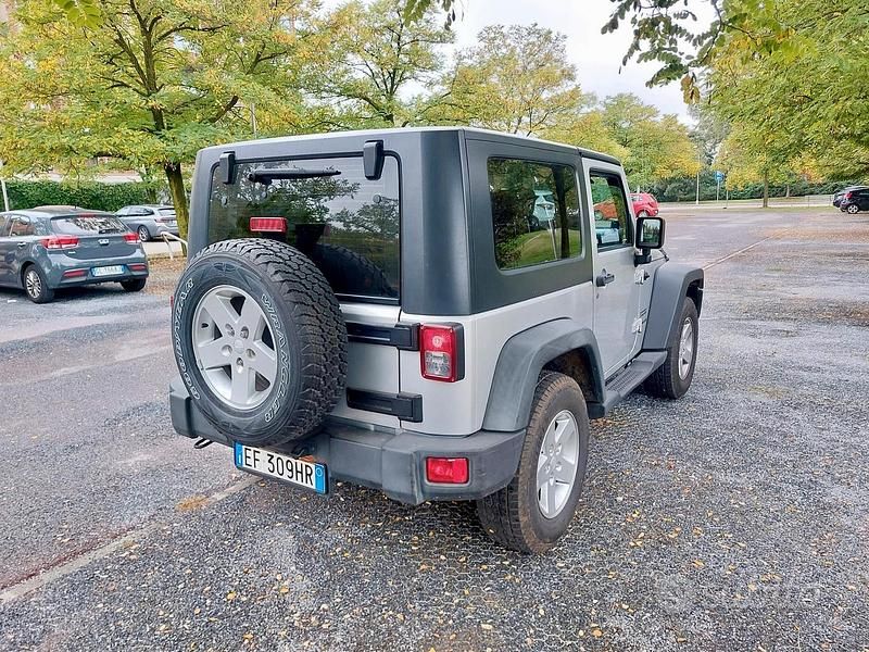 Usata Jeep Wrangler Sport 177 CV (130 kW) 2010 Grigio SUV