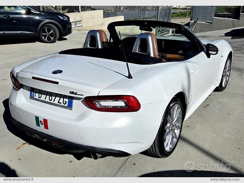 Usata Fiat 124 Spider Lusso 140 CV (102 kW) 2016 Bianco Cabrio
