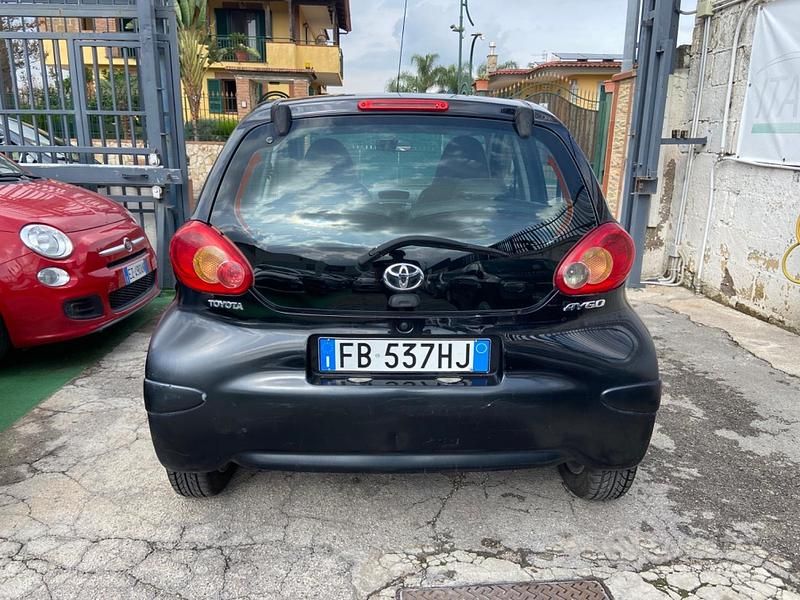 Usata Toyota Aygo 68 CV (50 kW) 2008 Nero Utilitaria
