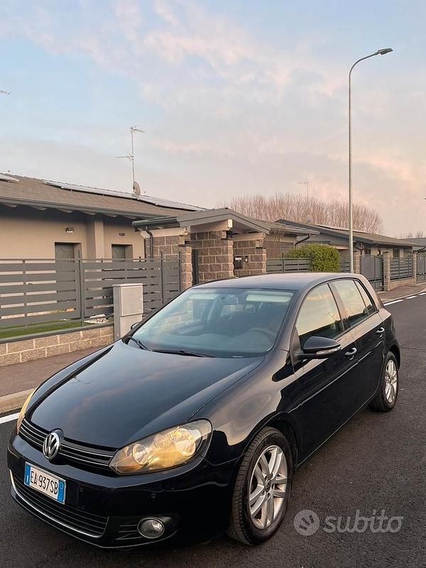 Nero Usata 2010 VW Golf VI Tre volumi | 4650 € (Buon prezzo) - Immagine 1/4
