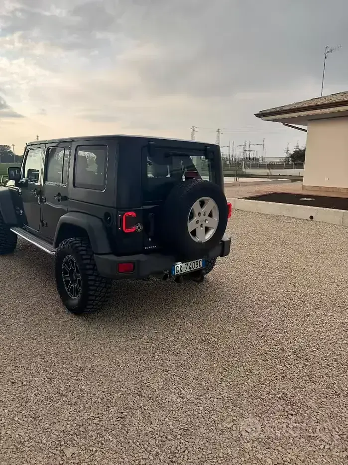 Usata Jeep Wrangler Sport 177 CV (130 kW) 2011 Nero SUV