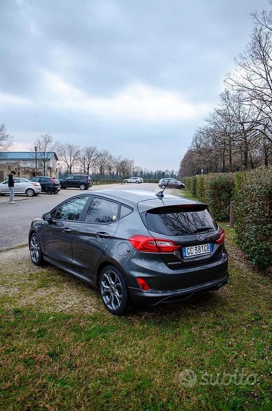 Usata Ford Fiesta ST-Line 95 CV (69 kW) 2020 Grigio Utilitaria