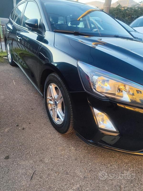 Usata Ford Focus 120 CV (88 kW) 2019 Nero Station wagon