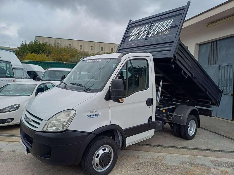 Usata Iveco 35.12 120 CV (88 kW) 2012 Bianco Furgone