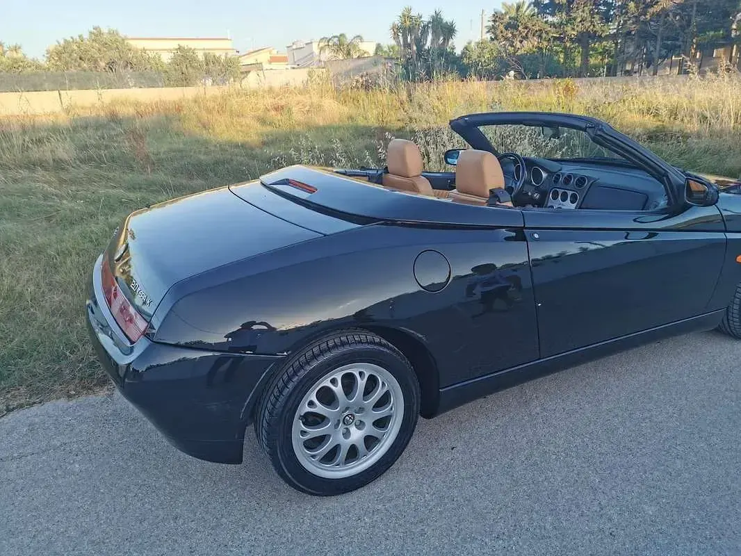Usata Alfa Romeo Spider 155 CV (114 kW) 1998 Nero Cabrio