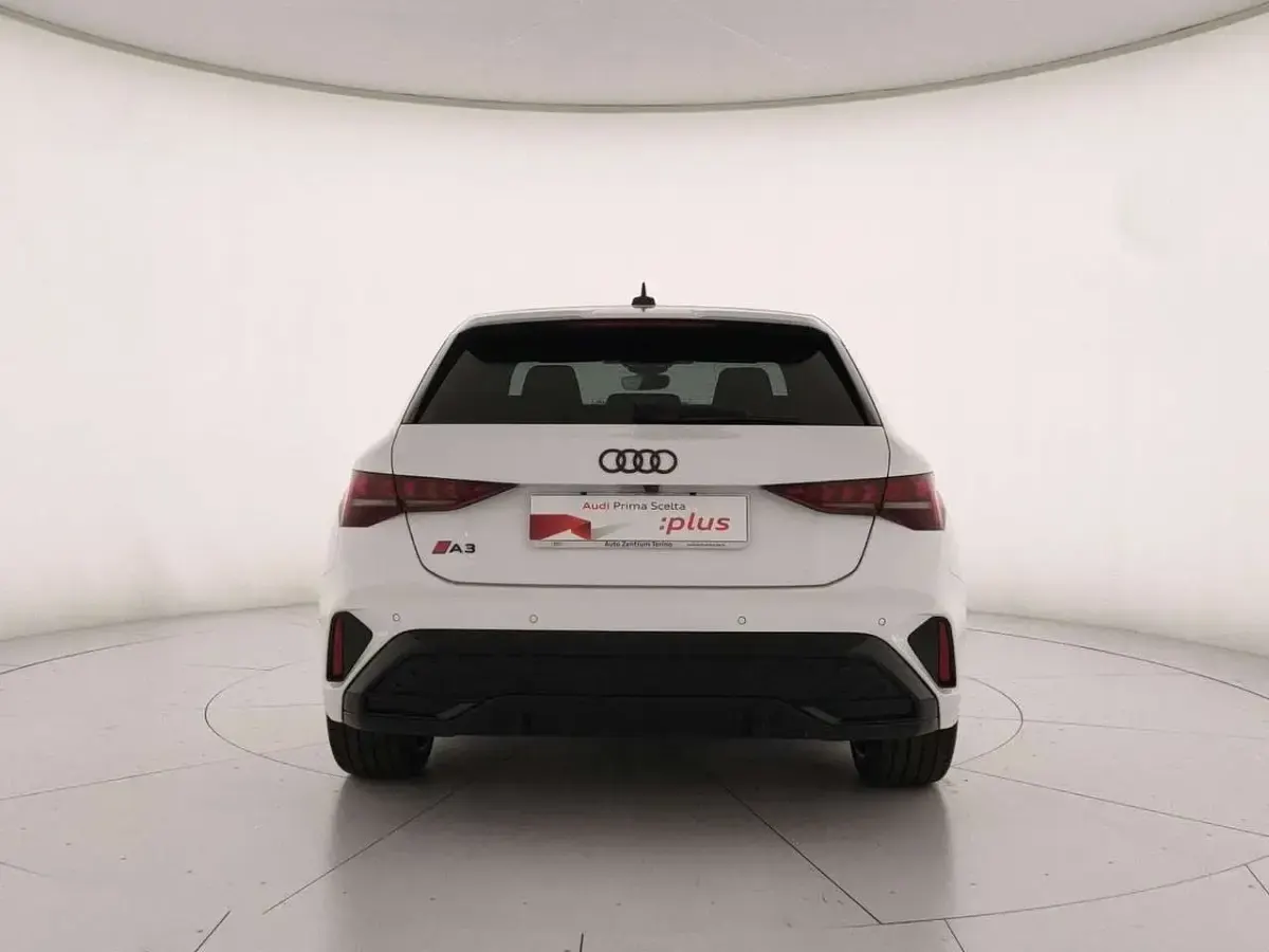 Usata Audi A3 S-Line 150 CV (110 kW) 2024 Bianco arkona Berlina