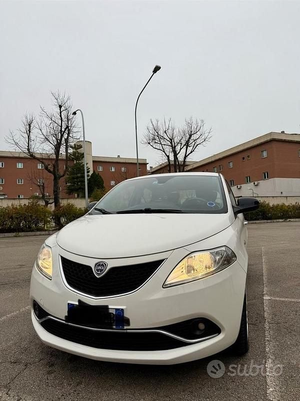 Bianco Usata 2017 Lancia Ypsilon Gold Due volumi | 9400 € (Buon prezzo) - Immagine 1/4