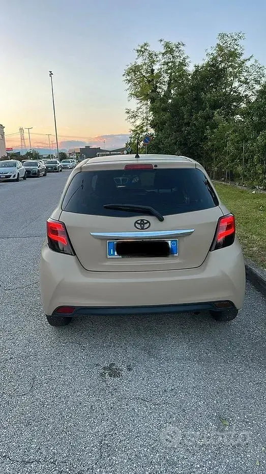 Second-hand Toyota Yaris 90 CP (66 kW) 2016 Maro Monovolum