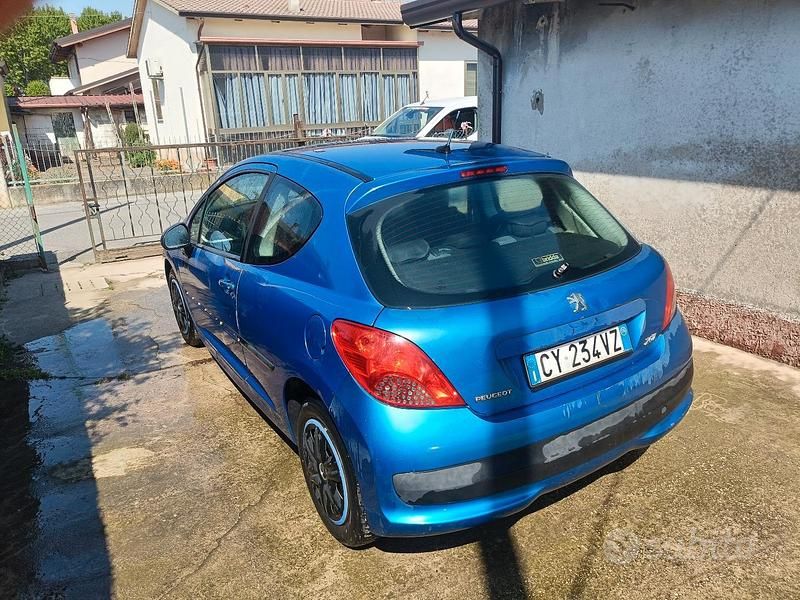 Usata Peugeot 207 70 CV (51 kW) 2006 Blu Berlina