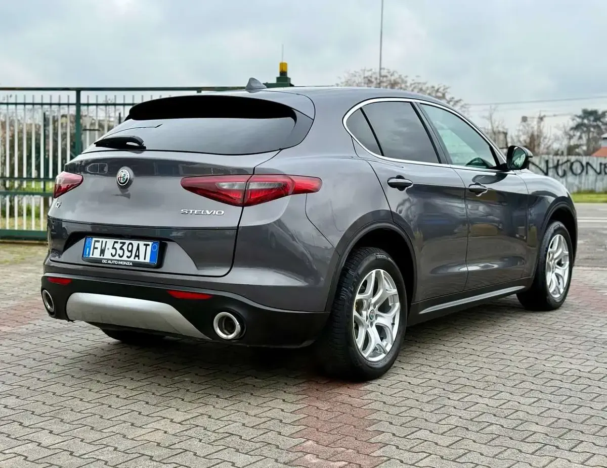 Usata Alfa Romeo Stelvio 209 CV (153 kW) 2018 Grigio SUV