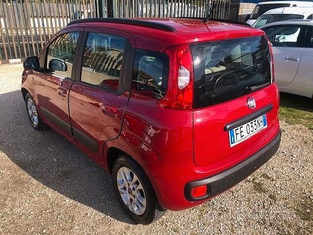 Usata Fiat Panda Lounge 69 CV (50 kW) 2016 Rosso Utilitaria