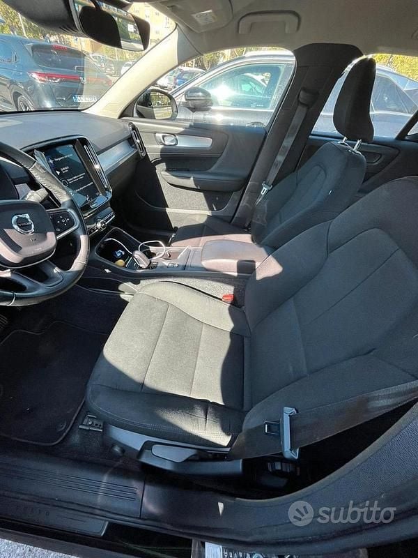Usata Volvo XC40 Momentum 150 CV (110 kW) 2020 Nero SUV