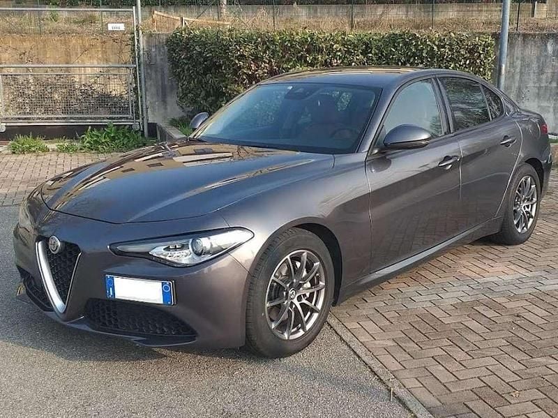 Usata Alfa Romeo Giulia Super 160 CV (117 kW) 2019 Antracite metallizzato Berlina