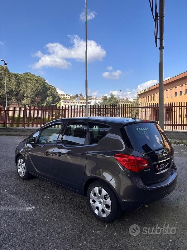 Usata Opel Meriva 95 CV (69 kW) 2013 Grigio Monovolume
