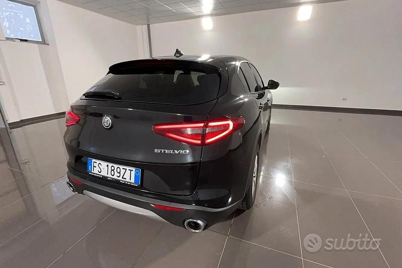 Usata Alfa Romeo Stelvio Business 160 CV (117 kW) 2019 Nero SUV