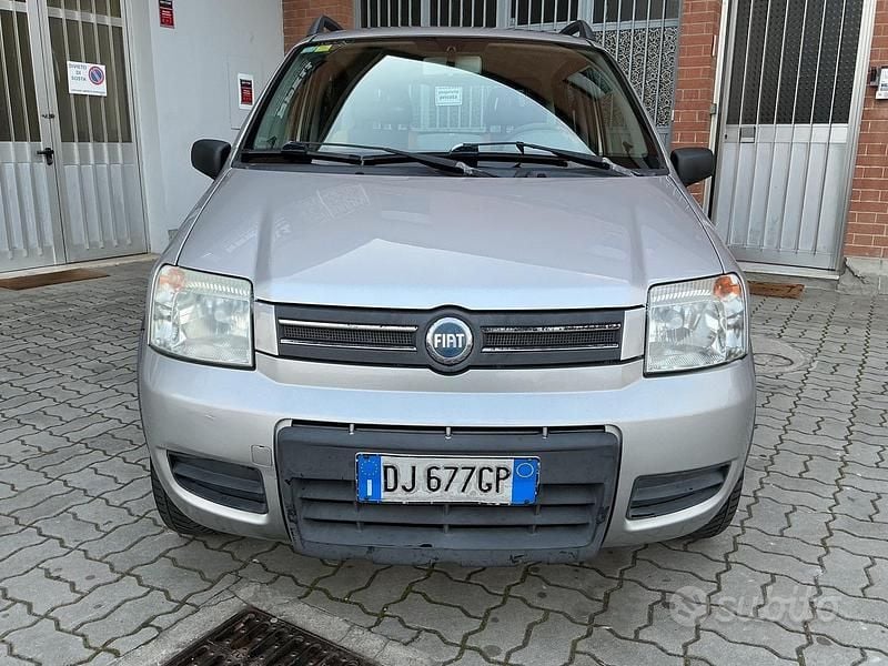 Usata Fiat Panda 4x4 Climbing 59 CV (43 kW) 2007 Grigio Utilitaria