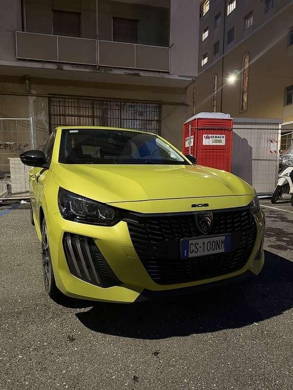 Usata Peugeot 208 Active 75 CV (55 kW) 2024 Verde Utilitaria
