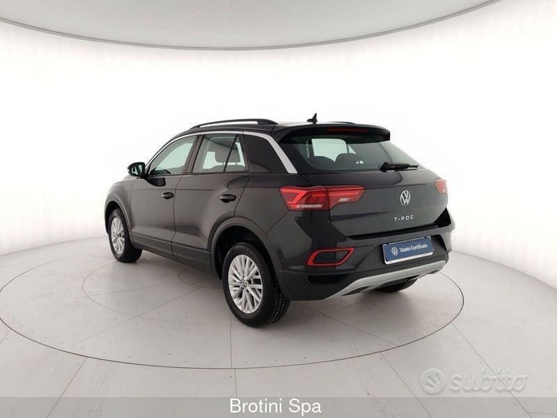 Usata VW T-Roc Life 150 CV (110 kW) 2024 Nero SUV