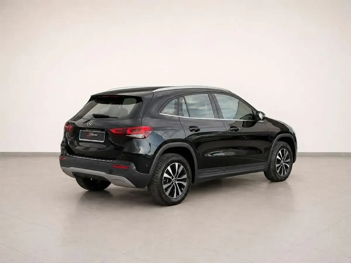 Usata Mercedes GLA200 150 CV (110 kW) 2022 Nerometallizz. SUV