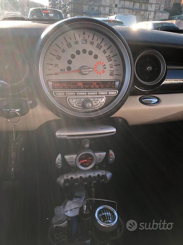Usata Mini Cooper D 109 CV (80 kW) 2007 Marrone Utilitaria