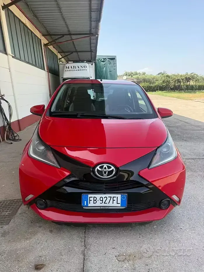Usata Toyota Aygo X-cite 69 CV (50 kW) 2016 Rosso Utilitaria