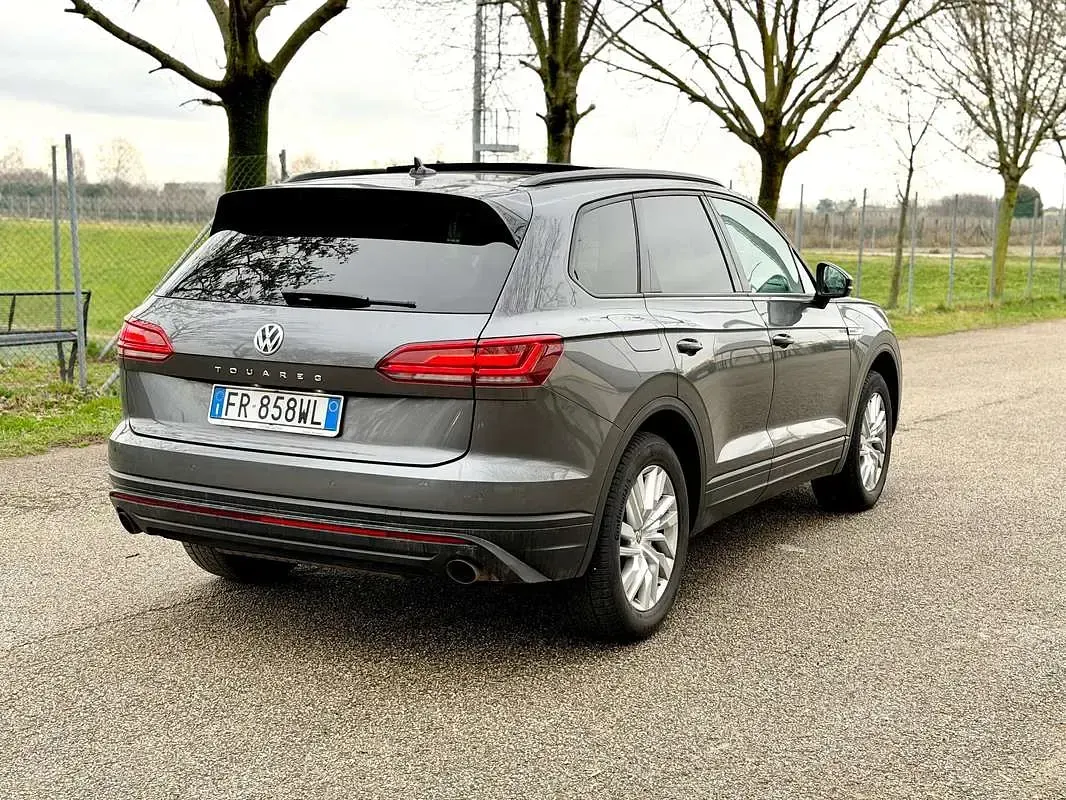 Usata VW Touareg Advance 231 CV (169 kW) 2018 Grigio SUV