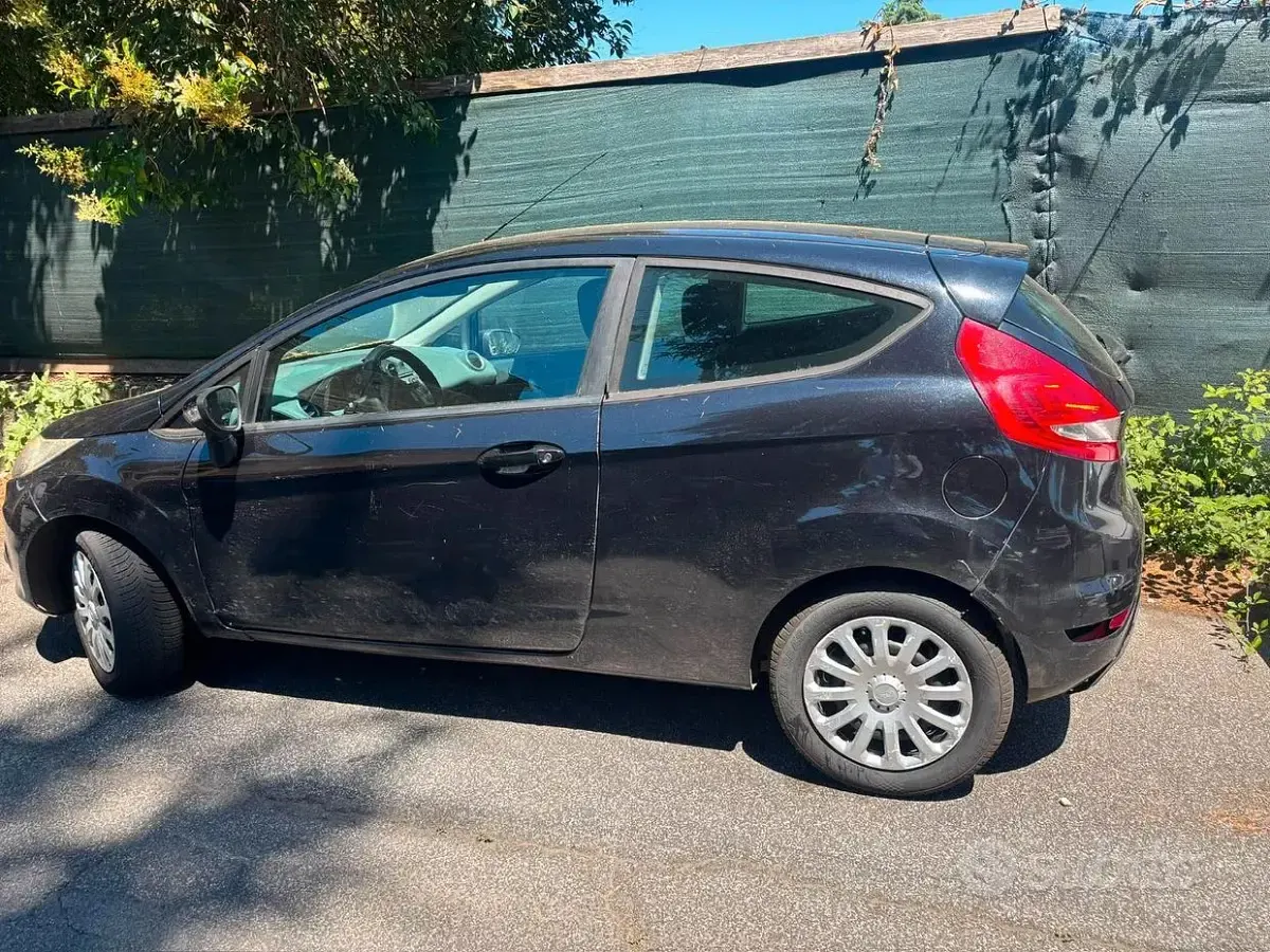 Usata Ford Fiesta Titanium 68 CV (50 kW) 2010 Utilitaria