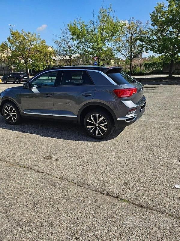 Usata VW T-Roc Style 116 CV (85 kW) 2019 Grigio SUV