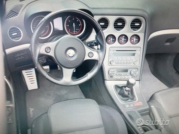 Usata Alfa Romeo Spider 170 CV (125 kW) 2011 Rosso Cabrio