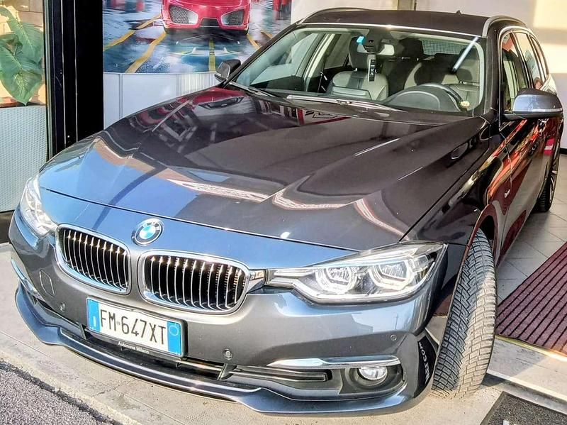 Usata BMW 318 Luxury Line 150 CV (110 kW) 2017 Grigio Station wagon