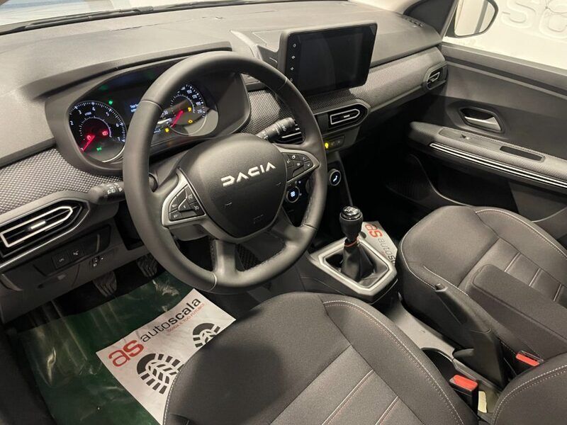 Nero metallizzato Usata 2023 Dacia Jogger Expression Monovolume | 21.550 € (Molto cara) - Immagine 1/4