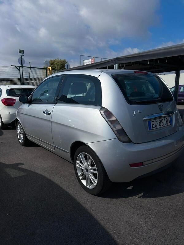 Usata Lancia Ypsilon 69 CV (50 kW) 2011 Grigio Utilitaria