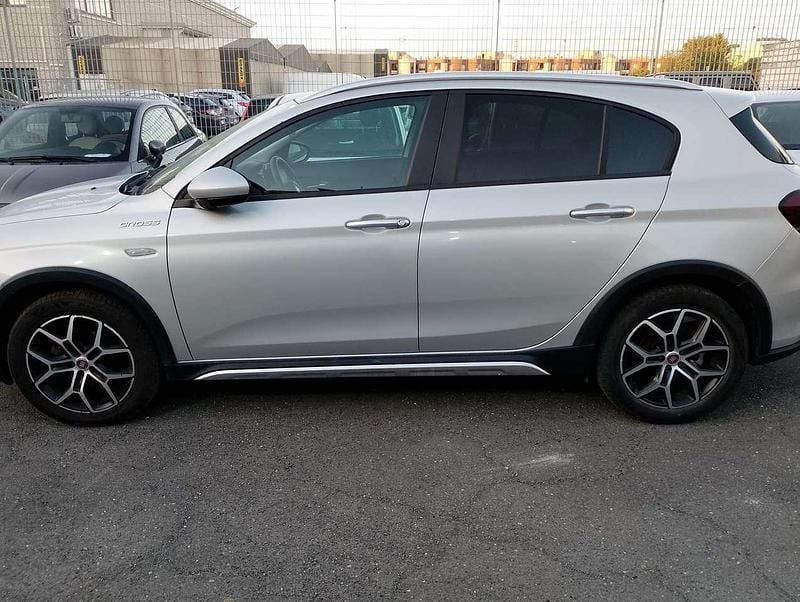 Usata Fiat Tipo Cross 131 CV (96 kW) 2023 Grigio Berlina
