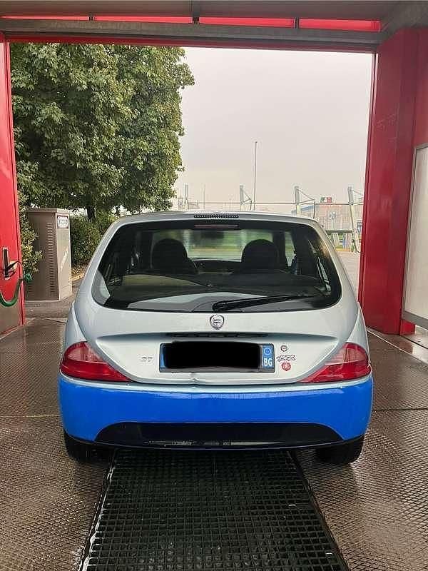 Usata Lancia Ypsilon 60 CV (44 kW) 2001 Utilitaria