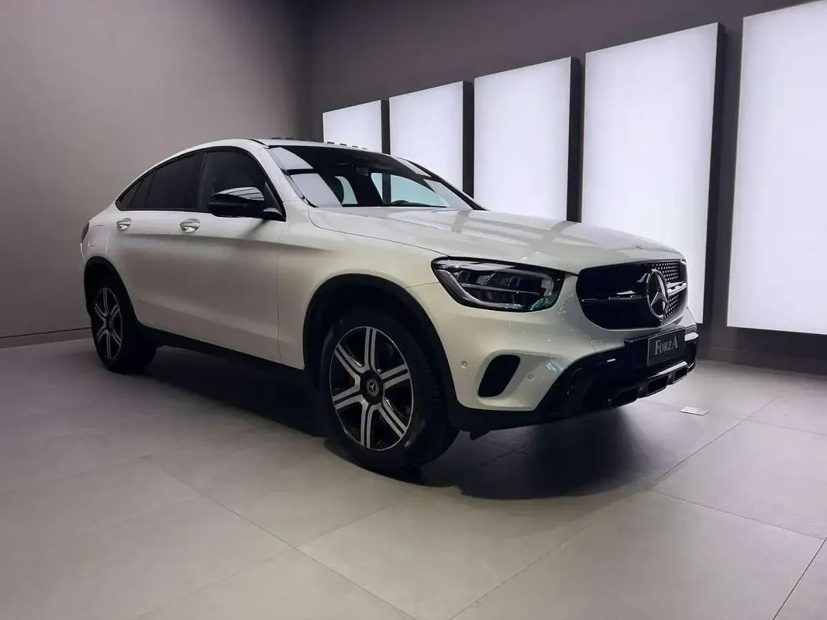Usata Mercedes GLC300 Premium Plus 194 CV (142 kW) 2022 Bianco diamante SUV