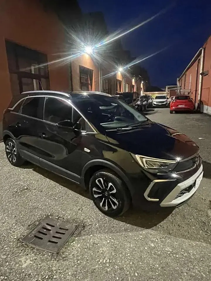 Usata Opel Crossland Elegance 131 CV (96 kW) 2023 Karbon black mtz SUV
