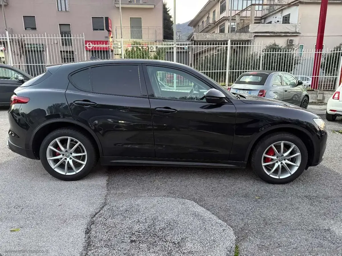 Usata Alfa Romeo Stelvio 209 CV (153 kW) 2017 Nero SUV