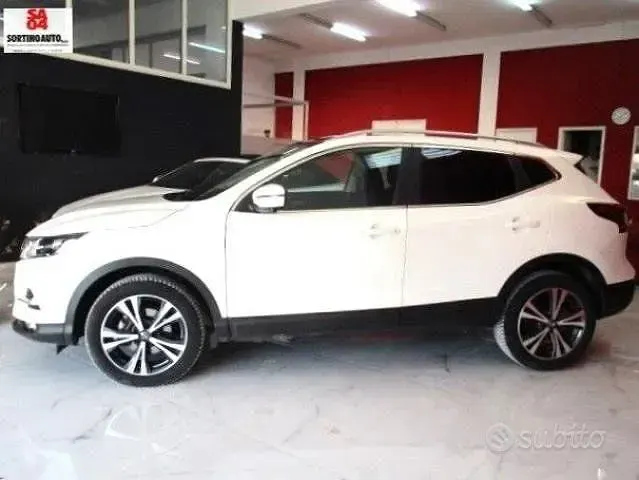Usado Nissan Qashqai N-Connecta 109 HP (80 kW) 2018 Branco SUV