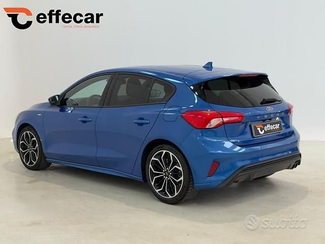 Käytetty Ford Focus ST-Line 125 HP (91 kW) 2020 Sininen Sedan