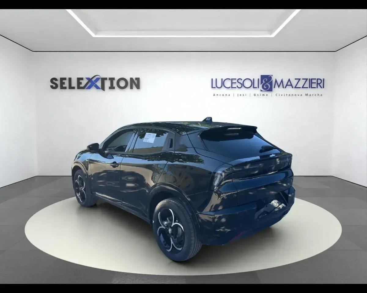 Nuova Alfa Romeo Junior 145 CV (106 kW) 2026 Nero SUV