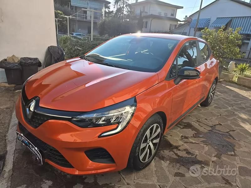 Usata Renault Clio V 66 CV (48 kW) 2023 Arancione Berlina