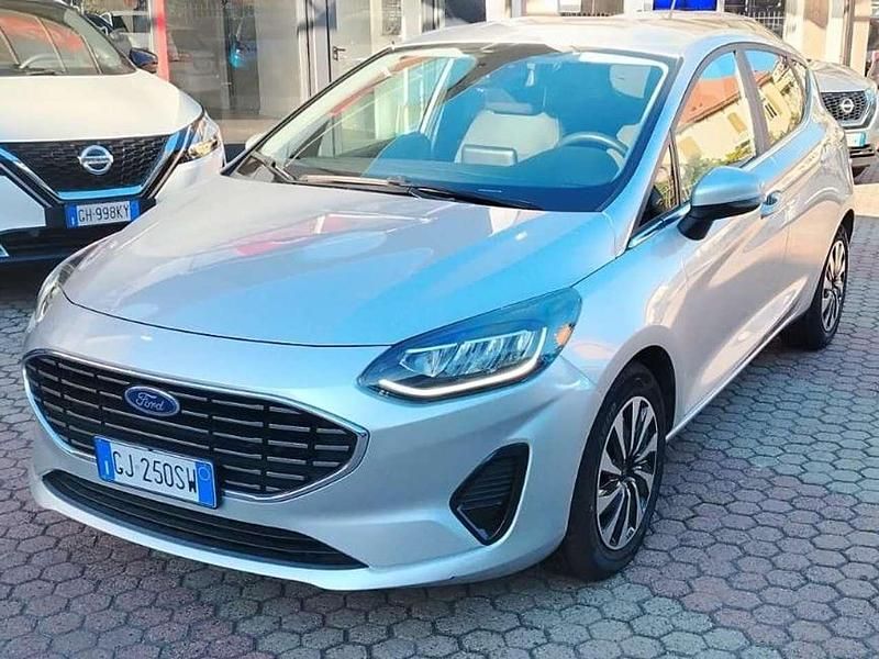 Argento Usata 2022 Ford Fiesta Titanium Tre volumi | 14.900 € (Buon prezzo) - Immagine 1/4