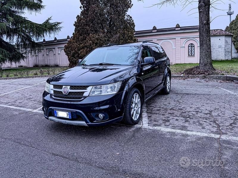 Nero Usata 2011 Fiat Freemont SUV | 5700 € (Buon prezzo) - Immagine 1/4